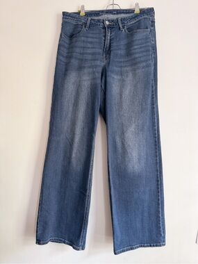Old Navy Wow Wide Leg High-Rise Normcore Jeans - Medium Blue Wash